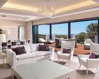 Pine Cliffs Ocean Suites, a Luxury Collection Resort & Spa, Algarve - אלבופרה - טרקלין