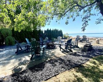 Start of the EPIC Wine Trail, Harrow on Beautiful Lake Erie - Amherstburg - Patio