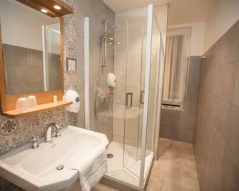 Hotel De L'univers - Saint-Malo - Bathroom
