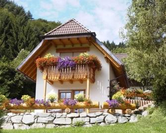 Ferienwohnung \'Rossblick\', 60qm, 1 Schlafzimmer, max. 3 Personen - Seelbach - Будівля