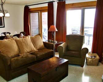 Peaceful,Lakeview on Lake Granby,Hot Tub,3 decks,10min RMNP & grand lk,BBQ Grill - Grand Lake - Wohnzimmer