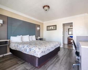 Solaire Inn & Suites - Santa Maria - Schlafzimmer