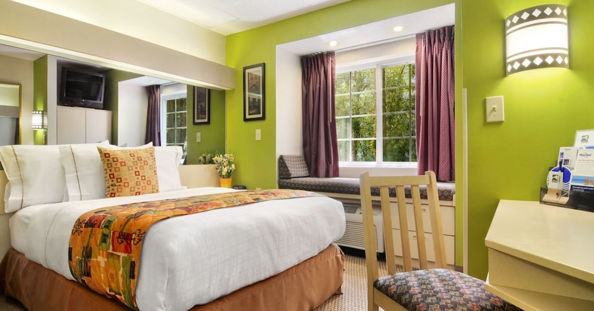 Hometown Inn & Suites Jacksonville Butler Blvd./Southpoint C 75 (C̶̶