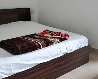 R.V Ruthra Lodge - Udumalaipettai - Bedroom