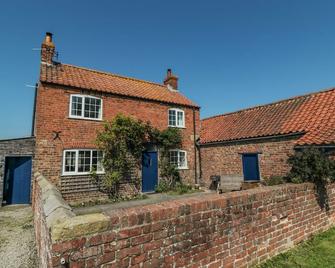 Bellafax Cottage - Kirby Misperton - Edificio