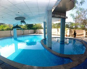 Retreat Heritage - 羅納瓦拉 - 游泳池