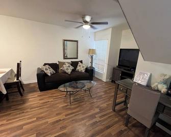Enchanting 4-bedroom house with WiFi in Playas De Tijuana \n\n - Tijuana - Wohnzimmer
