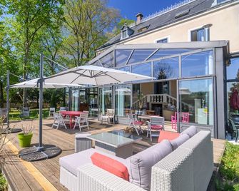 Château de la villeneuve - Saint-Marcel - Patio