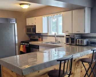 This Property Should Not Be Booked! It Is Sold. - Kalkaska - Kitchen