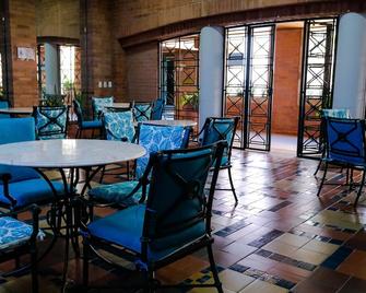 Hotel Internacional La Triada - בוקאראמנגה - מסעדה