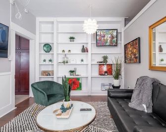 Walkable Downtown Columbus Historic Home, Free Bikes To Use - Columbus - Huiskamer