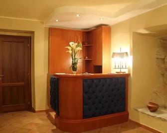 Hotel Palazzo Bruni - Maierà - Front desk