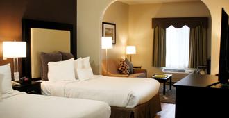 Best Western PLUS Des Moines West Inn & Suites - Clive - Bedroom