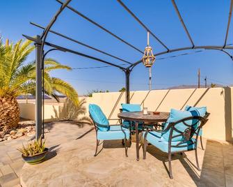 5 Mi to Lake Havasu Bright Cottage with Fire Pit! - Lake Havasu City - Balkon