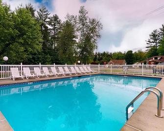 Charming and casual motel in a great location with shared resort amenities - Lincoln - Pool