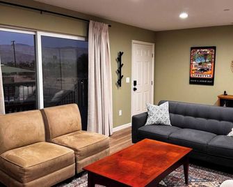 Casa Stargazer|Brand New|Fiber Optic Internet - Borrego Springs - Wohnzimmer