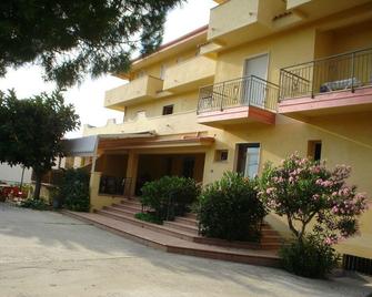 Laura Casa Vacanze - Ricadi - Building