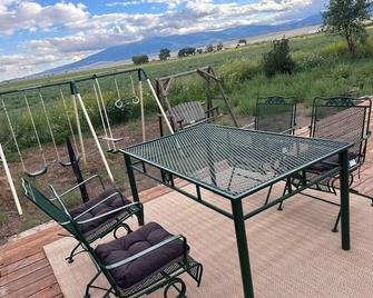 Charming Farm House 3-bedroom house in amazing Monte Vista with mountain views - Monte Vista - Balcony
