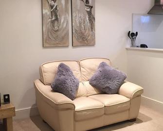 Durham Serviced Properties - The Sanctuary - Durham - Living room