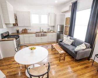 Cozy Lafayette House Fireplace Parking and Comfort - Lafayette - Kitchen