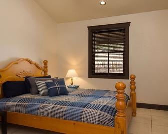 Enchanting 7BR Villa: Event Hall, Horses, Labyrinth, Wellness Center, fresh eggs - Las Vegas - Slaapkamer