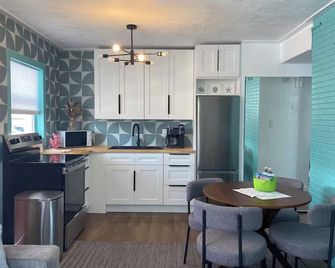 Oasis Palms Resort - טרז'ר איילנד - מטבח