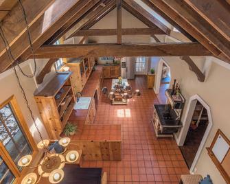 The Castle of Dreams - Martinez - Living room