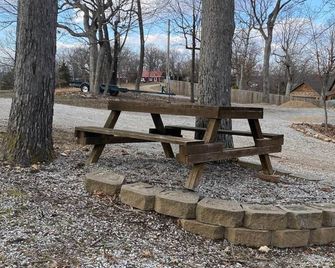 Cabin 1 - Reel and Trigger - Warsaw