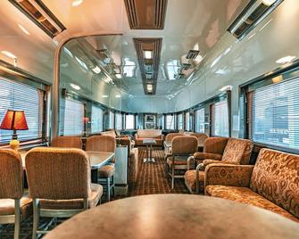 Enjoy a Night at the Galveston Museum aboard the Historic Bonnie Brook Rail Car - Galveston - Lounge