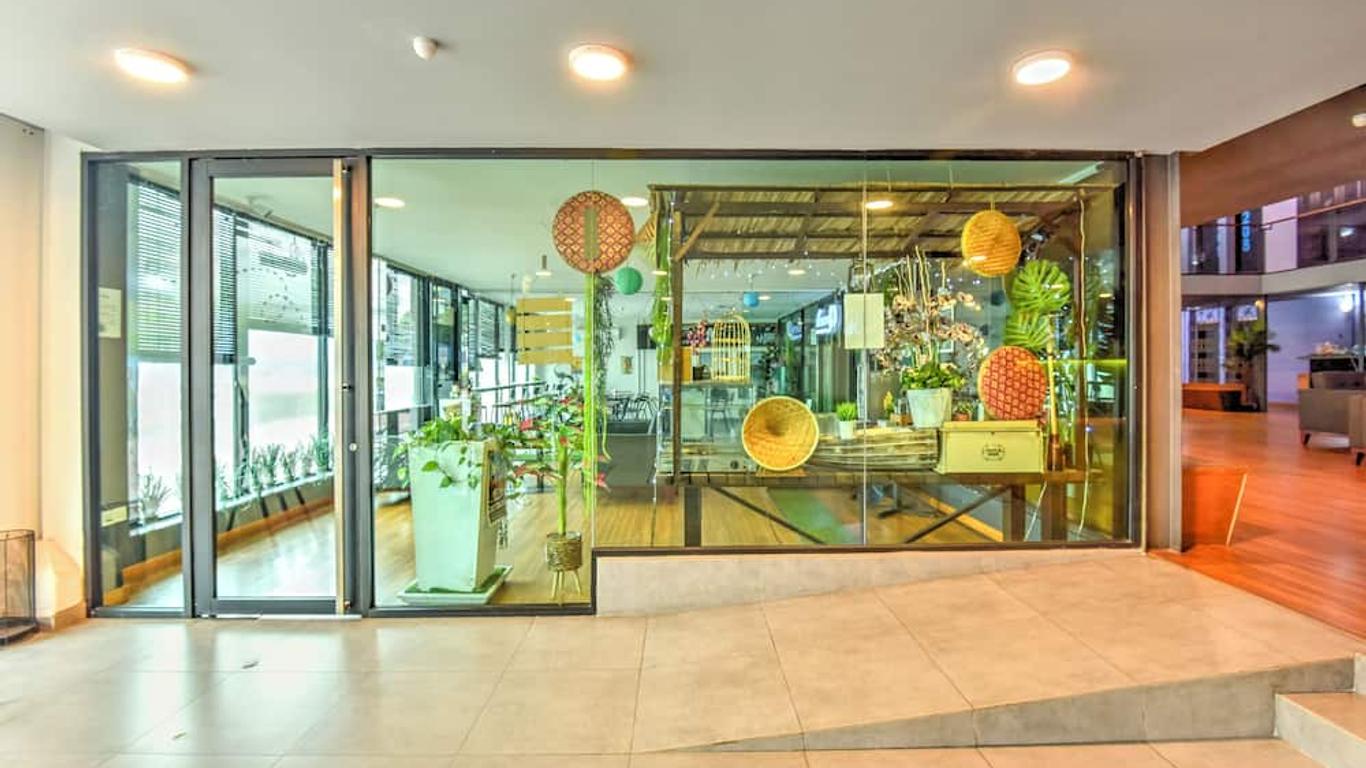 صنداي مالاكا نير جونكر ستريت فورميرلي كوايسايد