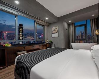 Nova Planet High Altitude River View Hotel - Chongqing - Bedroom
