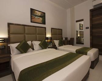Hotel Meriton - Powai - Bedroom