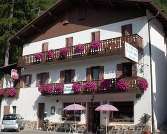 B&b Astor - Alleghe - Gebouw