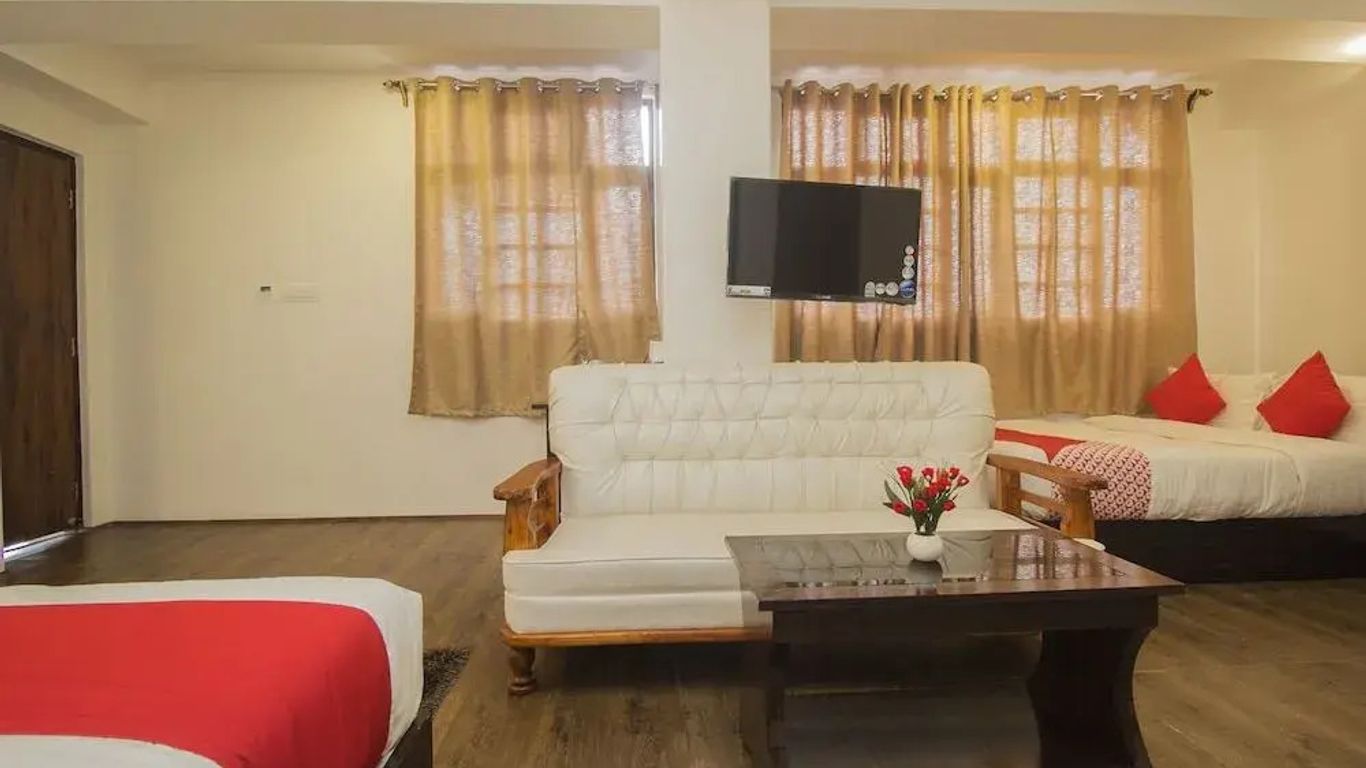 OYO 16637 Tiara Regency