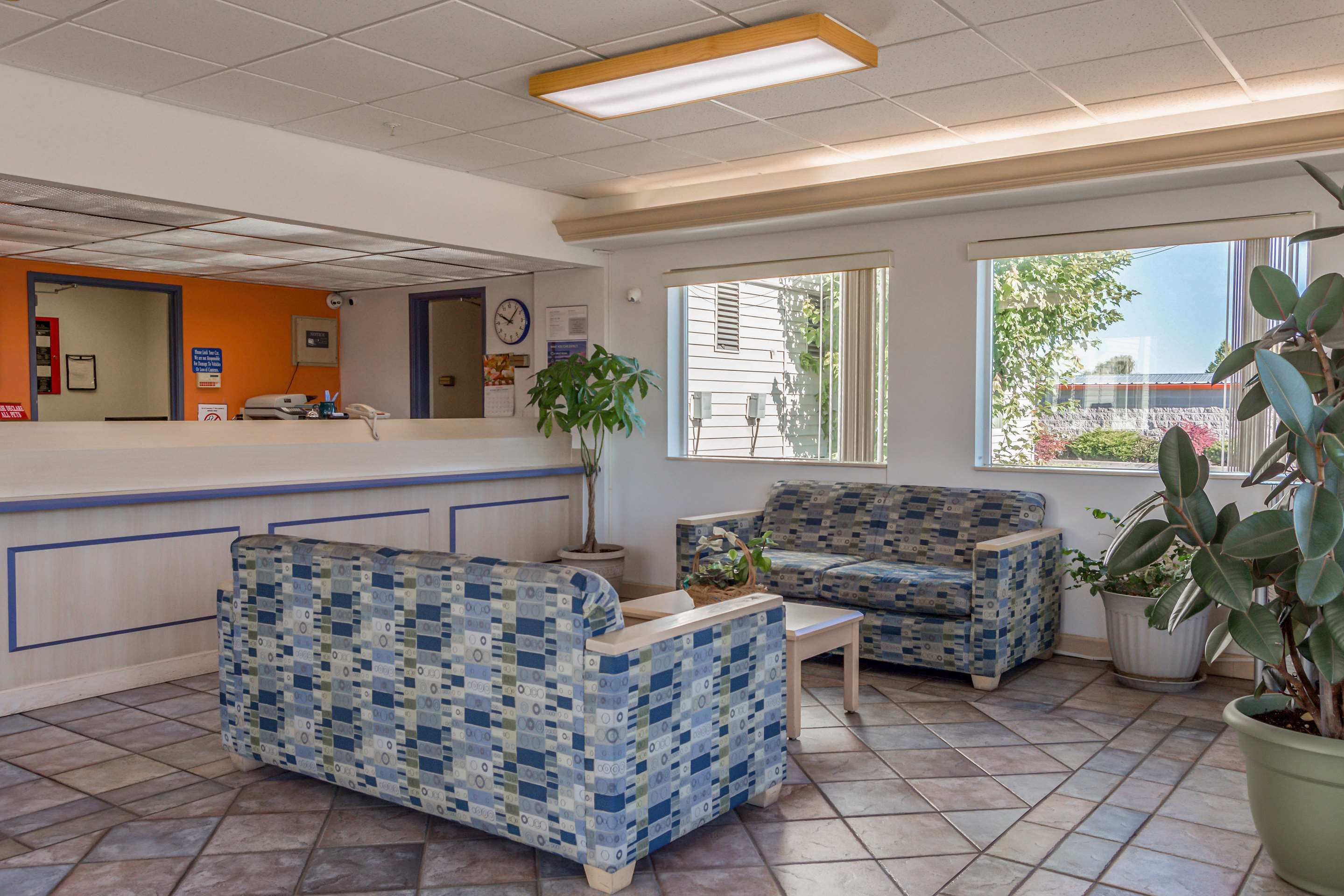 Motel 6 Redmond thumbnail 3