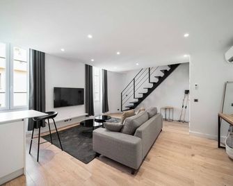 Charming apartment for 4 people - Forville Market - 戛納 - 客廳