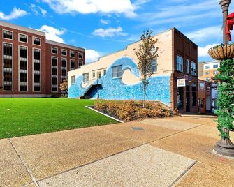 Historic Loft In Downtown Au! Location! Private Parking, Steps To Toomers Corner - Auburn - Edificio