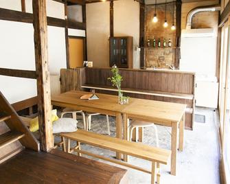 فوكوكا جيست هاوس شيب - هوستل - فوكوكا - غرفة طعام