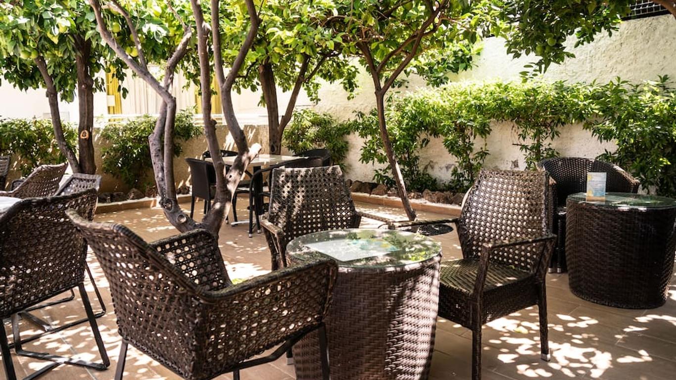 Coral California - Adults Only