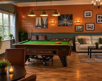 Swan Inn, Heathrow Airport - Staines-upon-Thames