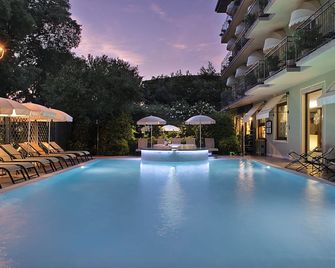 Palace Hotel San Pietro - ברדולינו - בריכה