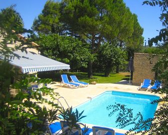 Villa in Céreste with Private Pool - Céreste - Piscina