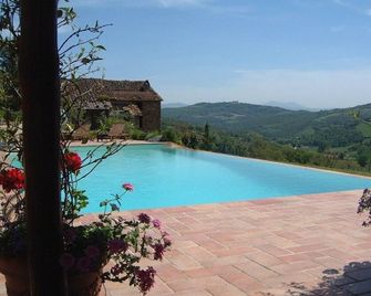 Romantic 17c Villa -Fabulous Views-Stunning Pool Complex.Hot Tub.Pizza Oven.A/C - Monterchi - Piscina