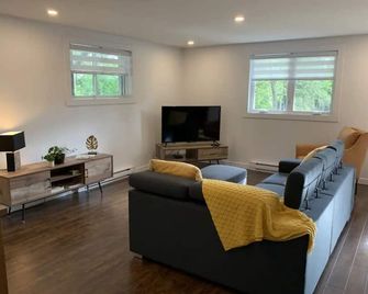 Logement Tranquille en Nature, Près de Toutes les Commodités! - Brownsburg-Chatham - Living room