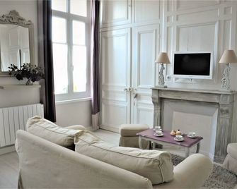 Farmhouse near the beaches of Le Touquet for 16 people - Beaumerie-Saint-Martin - Wohnzimmer