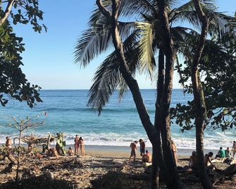 Sandy Toes Hostel - Sámara - Beach