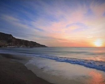 Sunny Seaside Escape in Aguadulce - Aguadulce - Plage