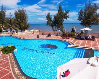 Golden Coast Resort and Spa - Phan Thiết - Bể bơi