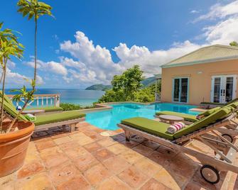 Exceptional design, spacious covered decks, super views, set in Long Bay Estate - Long Bay - Pool