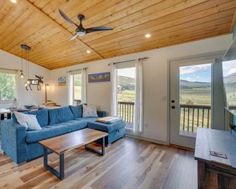 Warm Springs Ranch Mtn View & Deck: Fairplay Cabin - Fairplay - Obývací pokoj